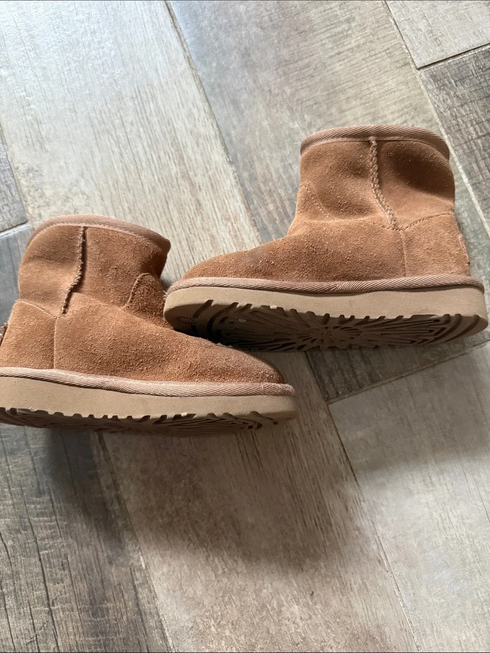 UGG Kids Chestnut Suede Shearling-Lined Slip-On Boots